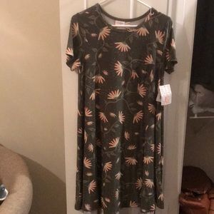 Lularoe XS Carly dress in floral pattern